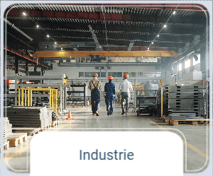 Darstellung industrieller Services mit Fokus auf Maschinen und Arbeitsabläufe.