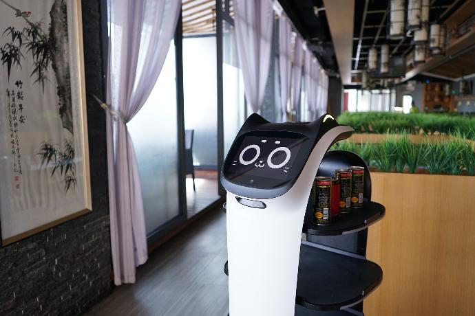 Pudu Robotics BellaBot ist bereit, die Kunden in einem Restaurant zu servieren