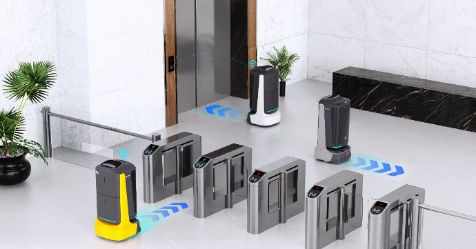 Mehrere FlashBot-Roboter laufen durch das Gebäude.