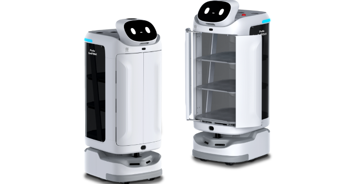 Bild des SwiftBot Serviceroboters von Pudu Robotics, Gewinner des IF Design Award 2023, in Weiß mit grauen Unterteil und Display, das ein freundliches Gesicht zeigt.