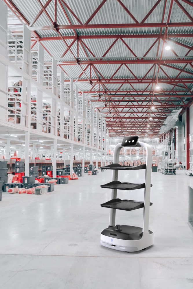 Ein PuduBot 2 Roboter in einem Lager mit vielen Regalen.