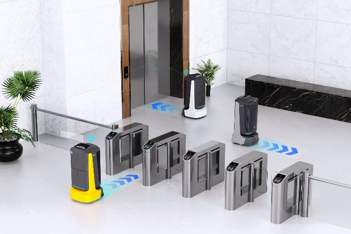 Mehrere FlashBot-Roboter laufen durch das Gebäude.